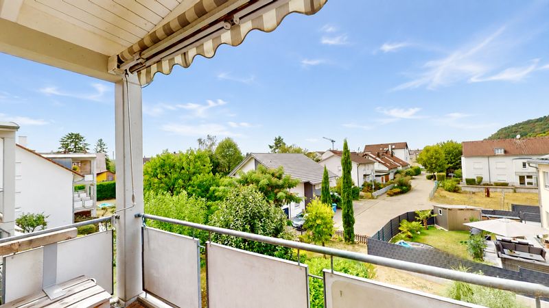 Wohnen mit Weitblick: 4-Zi. Dachgeschosswohnung hohe Decken, großzügiger Balkon und TG-Stellplatz
